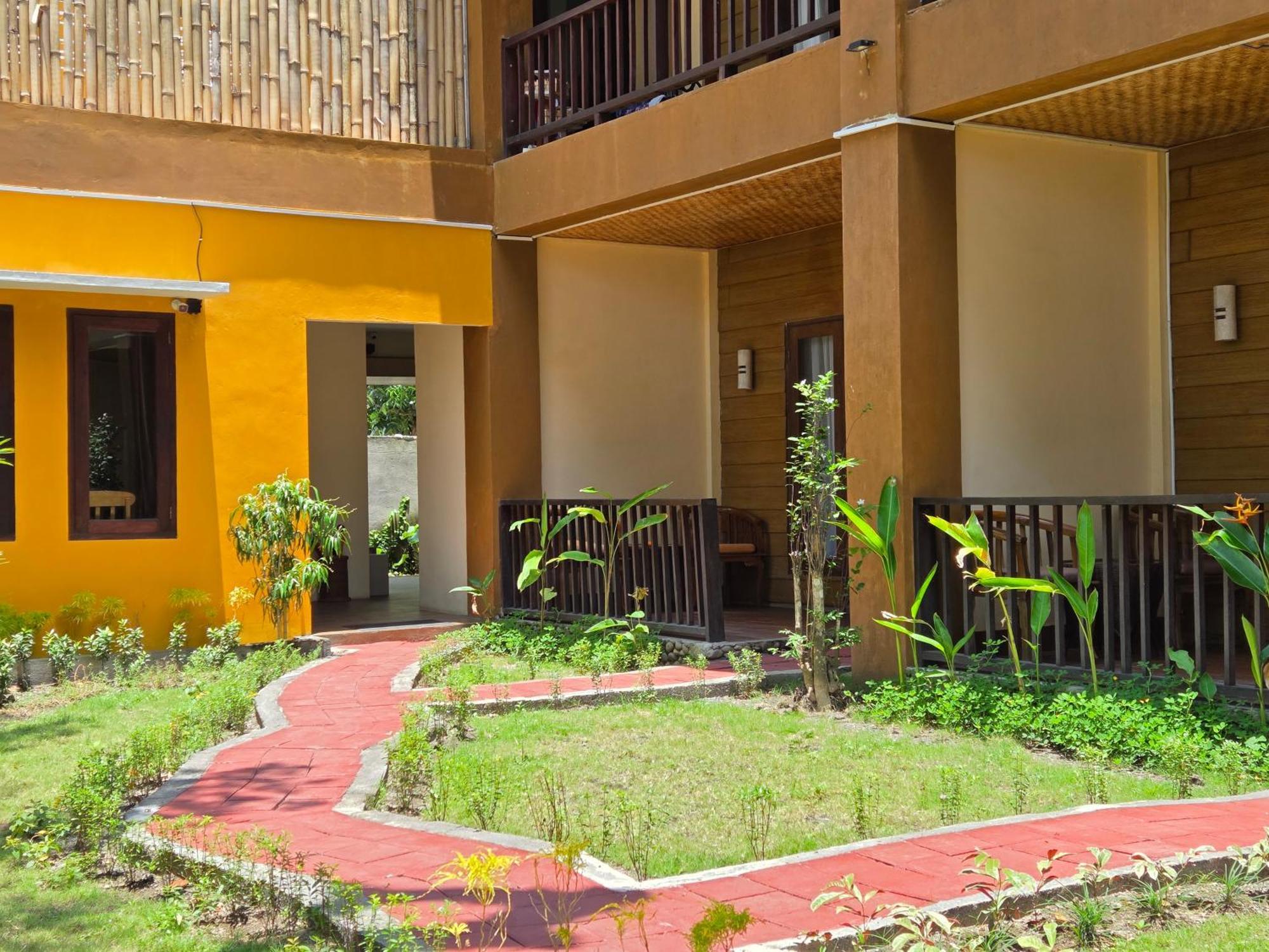 Sunsethouse Lombok Hotel Mangsit Exterior foto
